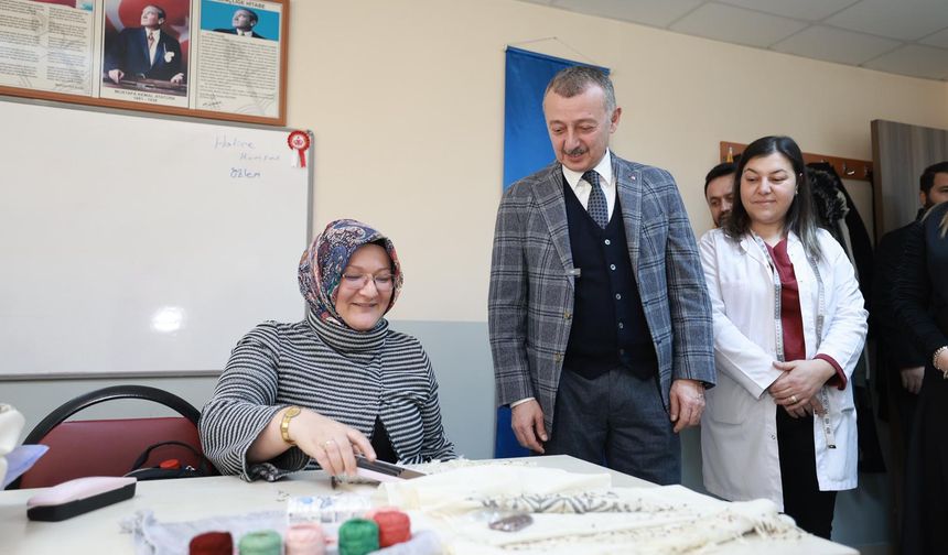 Büyükakın, KO-MEK  kursiyerlerini ziyaret etti