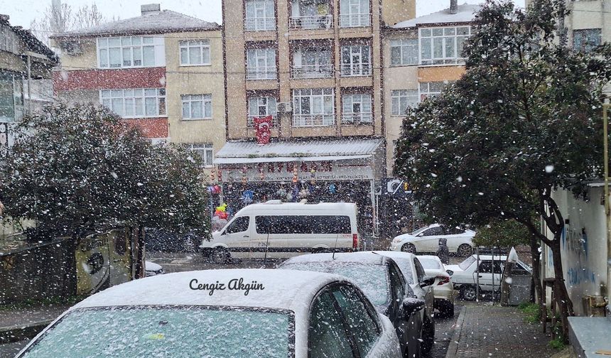 Gebze'de hafif ve aralıklı kar yağışı