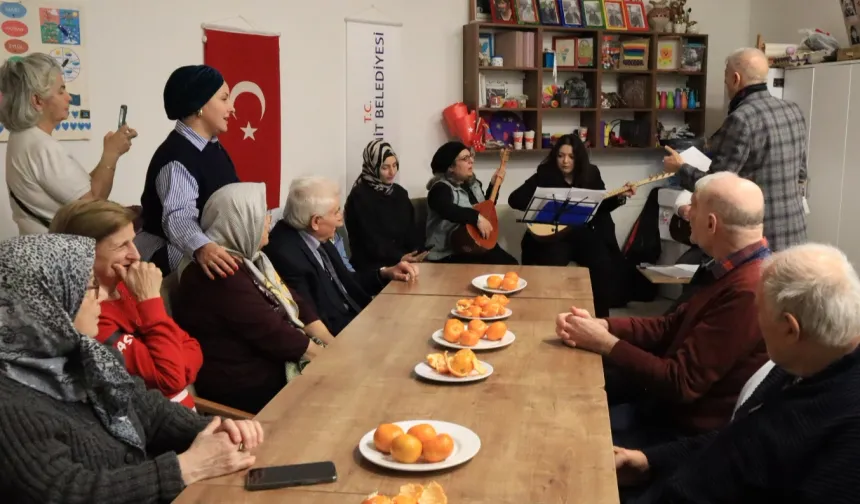 İZMEK'te bağlama kursundan anlamlı dinleti