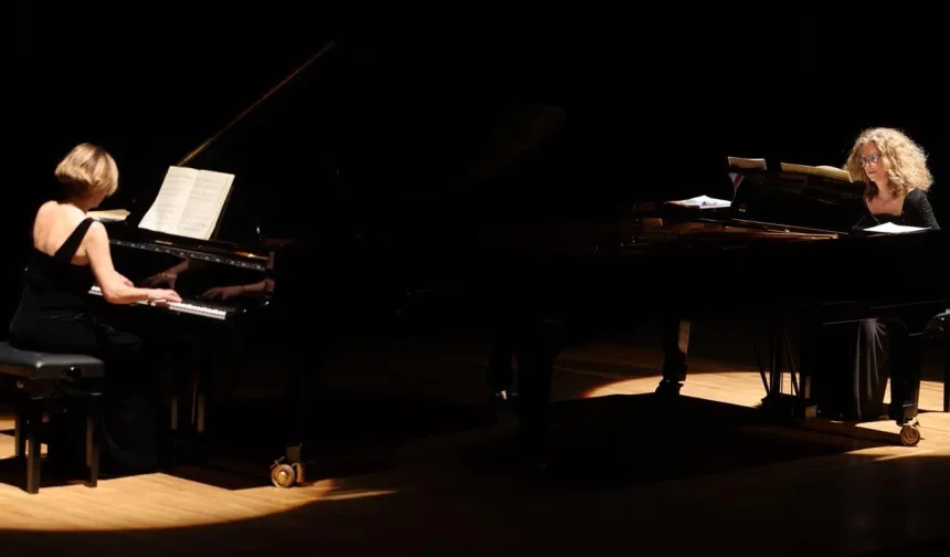 İzmir'de iki piyano, iki kültür