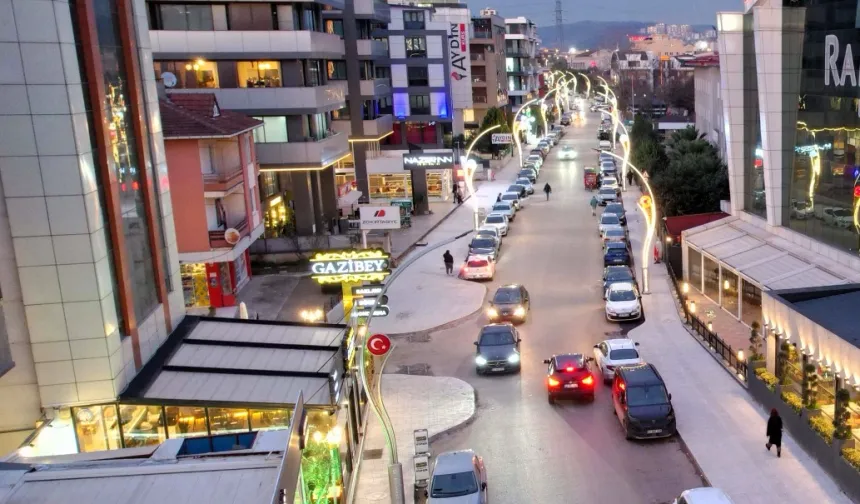 Kocaeli'de Şehit Ergün Köncü Caddesi ışıl ışıl