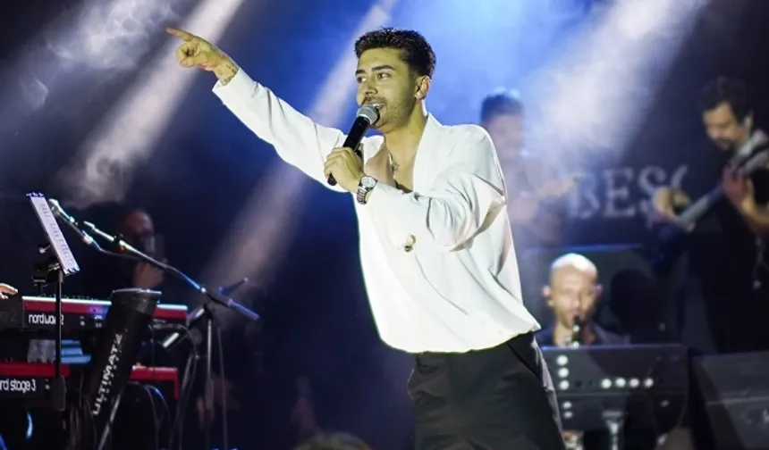 Kurtuluş Kuş'tan sahneye damga vuran albüm lansmanı