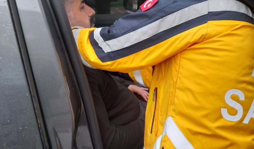 CHP'lilerin aracına belediye otobüsü çarptı!