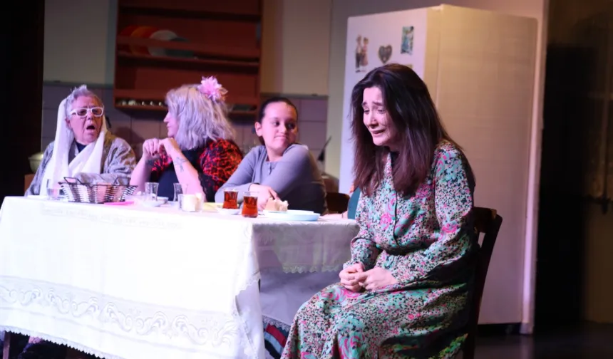 'Kadın Sığınağı' oyunu Bursa İnegöl'de Sahnelendi